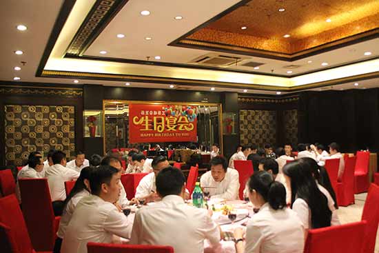 蘭裝潢舉辦“第四季度員工生日聚餐”活動