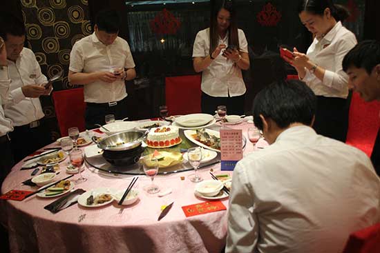 蘭裝潢舉辦“第四季度員工生日聚餐”活動