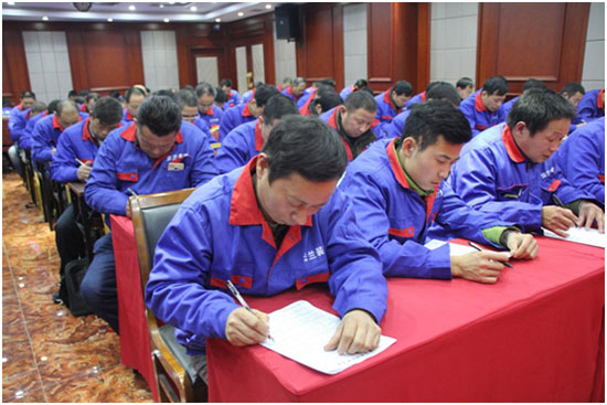 “內(nèi)強(qiáng)素質(zhì)、外樹品牌”云蘭裝潢施工人員舉行年度統(tǒng)考