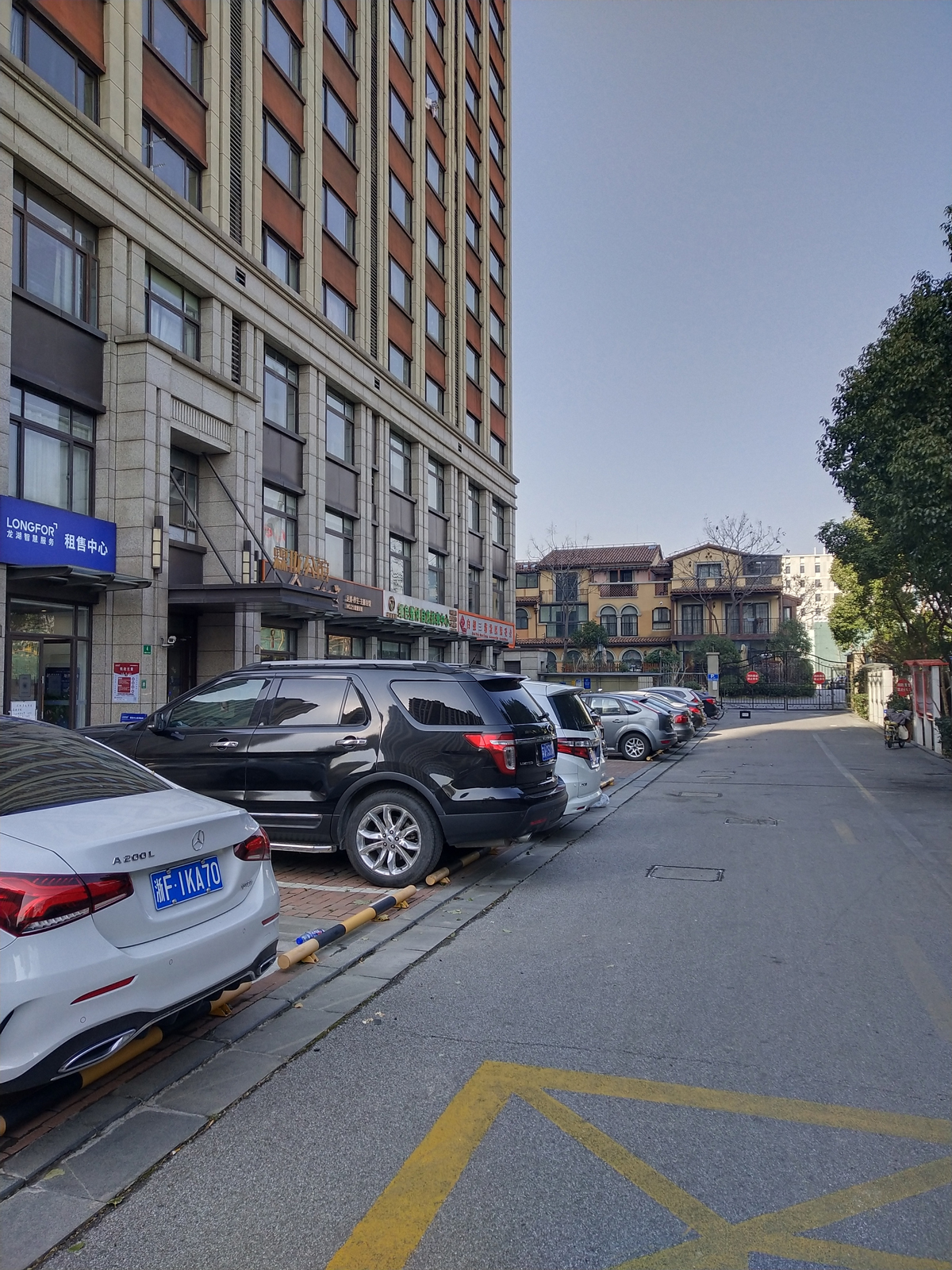 上海市嘉定區云谷路1388弄龍湖·蔚瀾香醍
